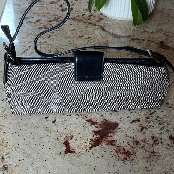 Elegant Black and White Clutch - Picture 4 of 12